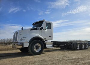 2015 Kenworth T880 Tri-Drive 25′ Grain Truck